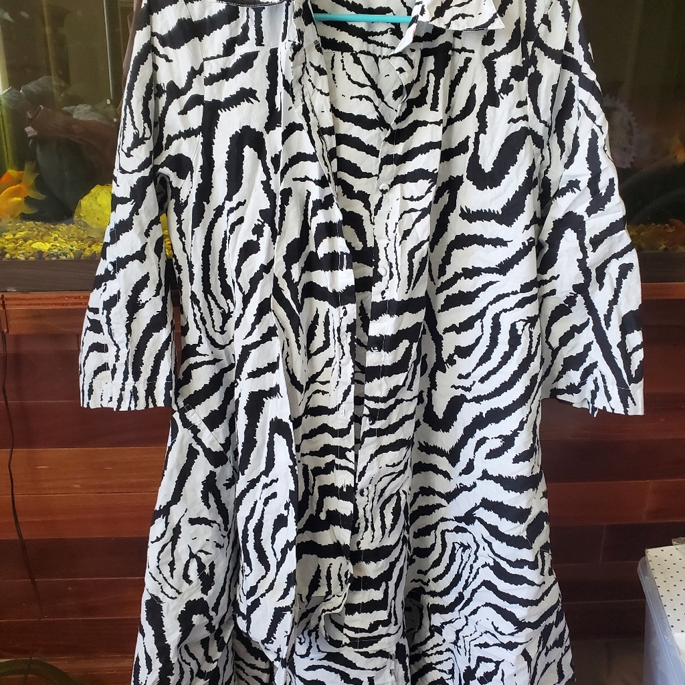 Dress - Picture 2 of 4
